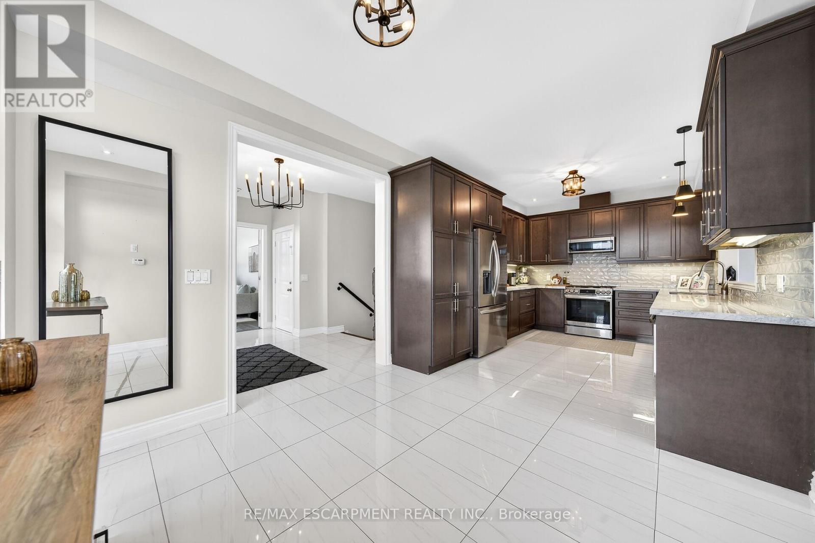 140 Robertson Road, Hamilton, Ontario  L9K 0J7 - Photo 9 - X12973044