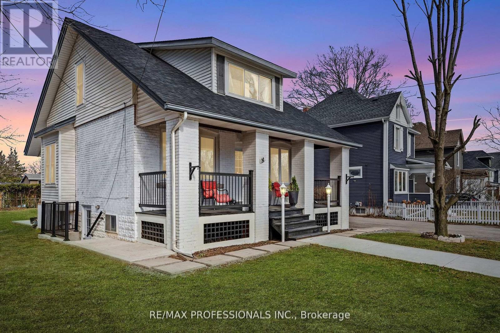 14 KIDD AVENUE, Grimsby, Ontario