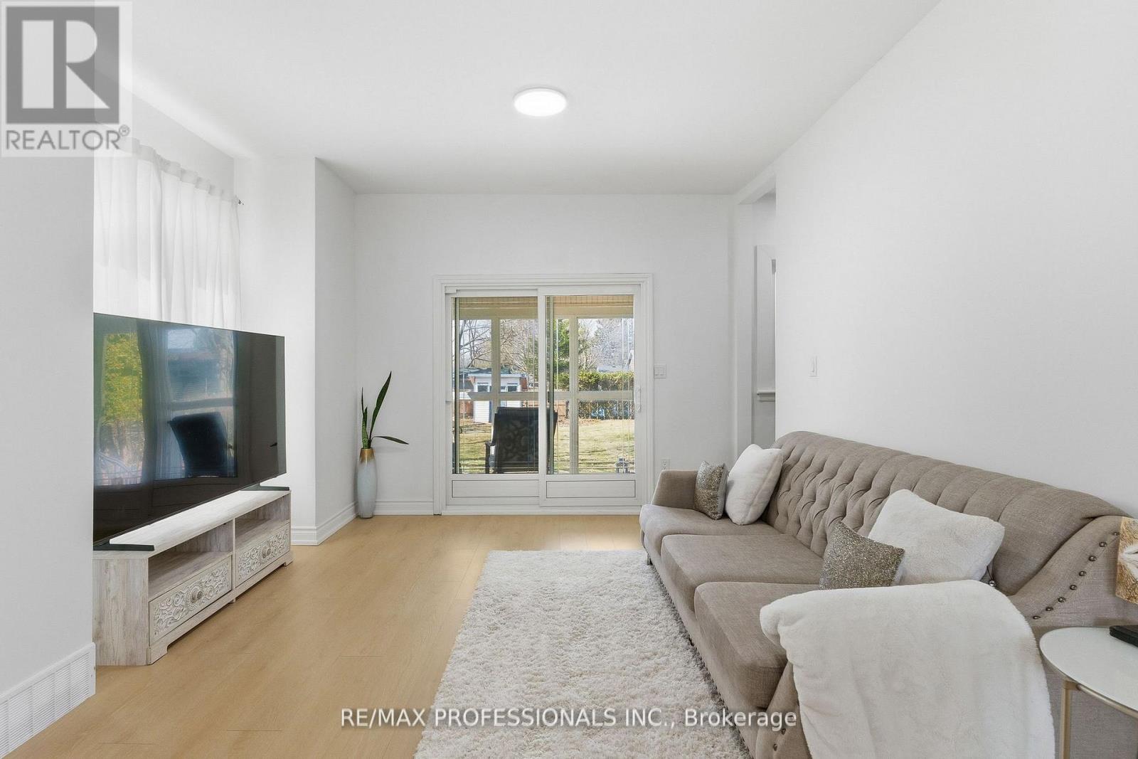 14 Kidd Avenue, Grimsby, Ontario  L3M 3S3 - Photo 11 - X12973076