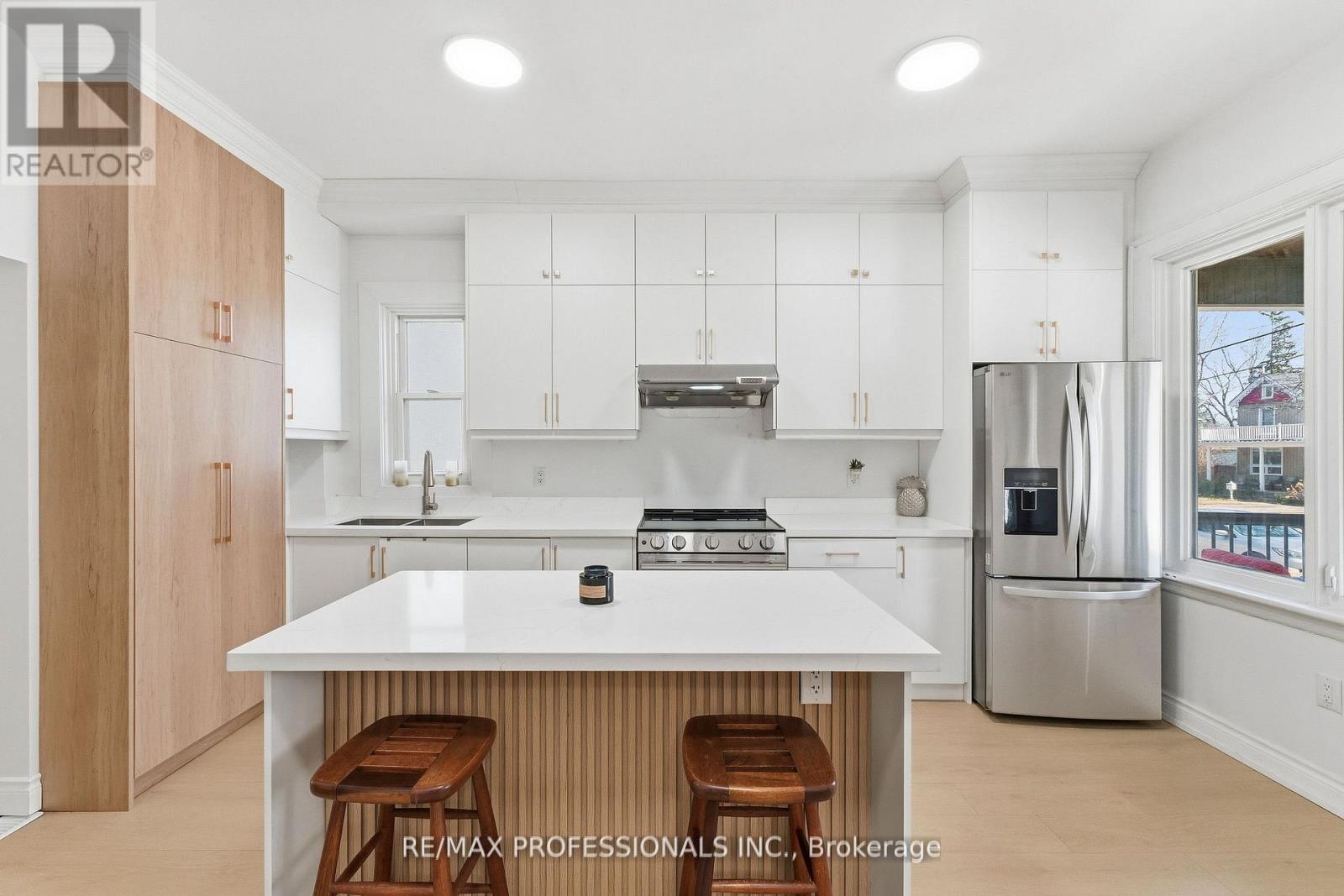 14 Kidd Avenue, Grimsby, Ontario  L3M 3S3 - Photo 5 - X12973076