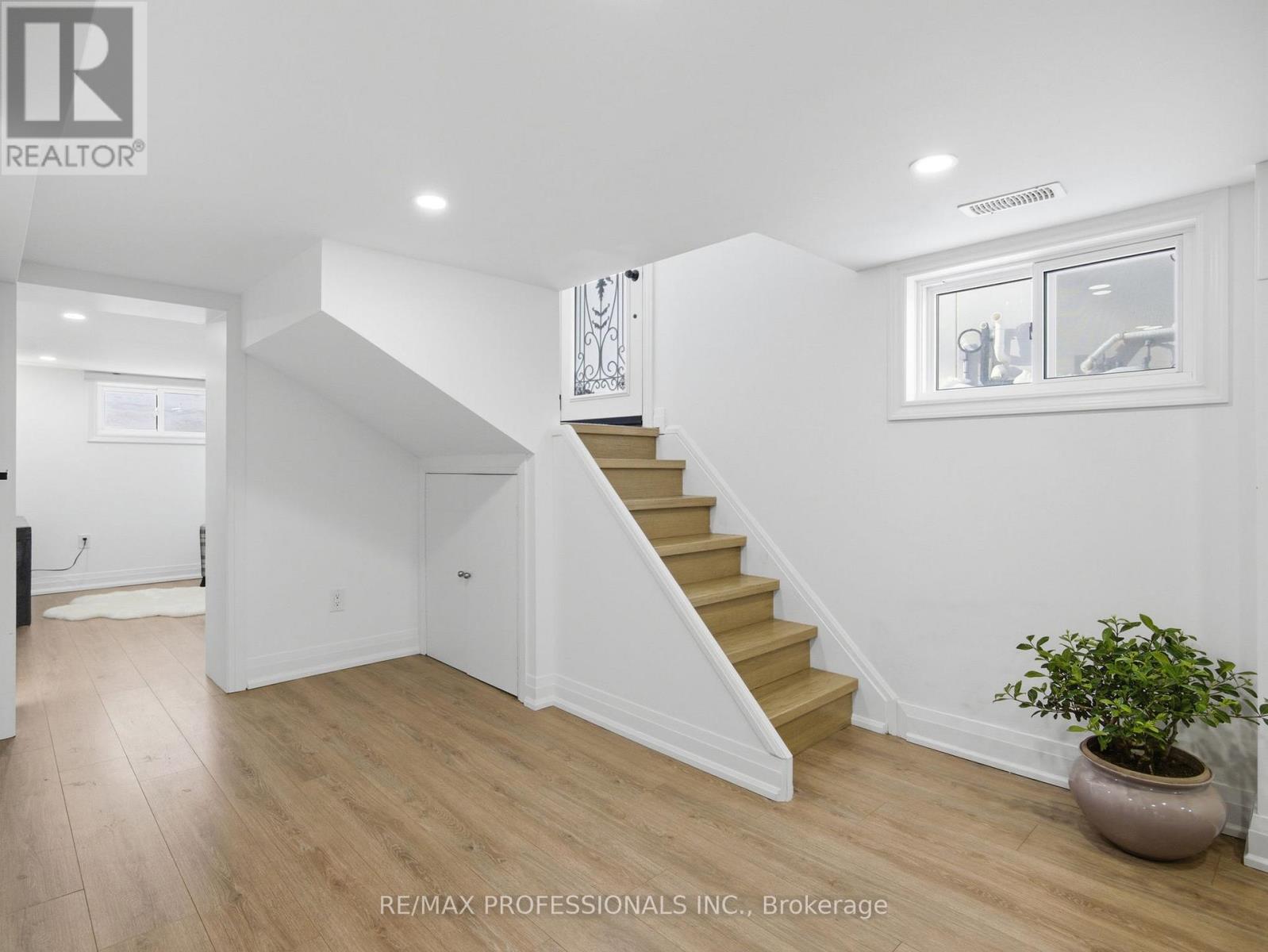 168 The Kingsway, Toronto, Ontario  M8X 2V6 - Photo 20 - W12972850