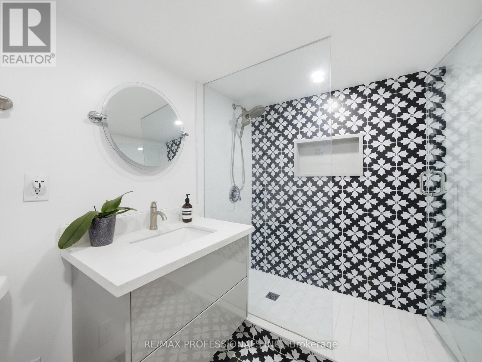 168 The Kingsway, Toronto, Ontario  M8X 2V6 - Photo 36 - W12972850