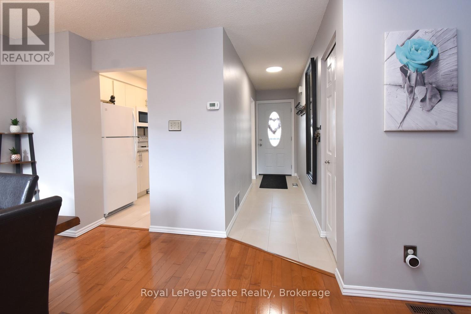 102 Elderwood Place, Brampton, Ontario  L6V 3N3 - Photo 4 - W12870980