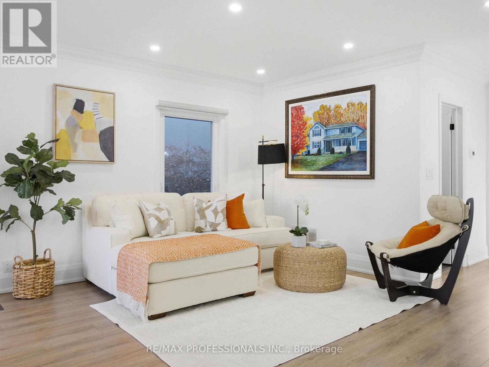 168 The Kingsway, Toronto, Ontario  M8X 2V6 - Photo 8 - W12972850