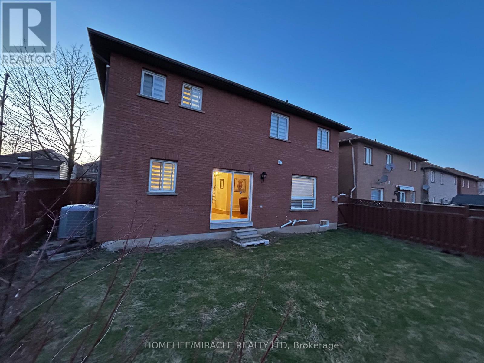 65 Fairhill Avenue, Brampton, Ontario  L7A 2E8 - Photo 28 - W12968006