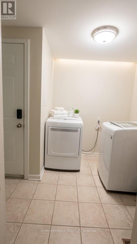 65 Fairhill Avenue, Brampton, Ontario  L7A 2E8 - Photo 9 - W12968006