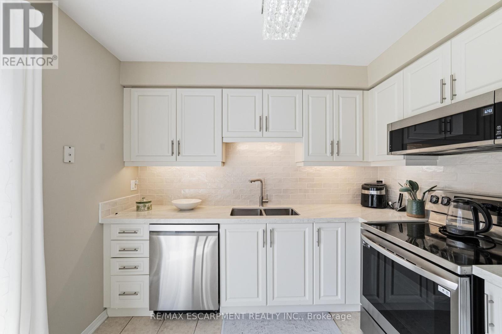 6 - 24 Kenyon Crescent, Grimsby, Ontario  L3M 5S4 - Photo 15 - X12966692