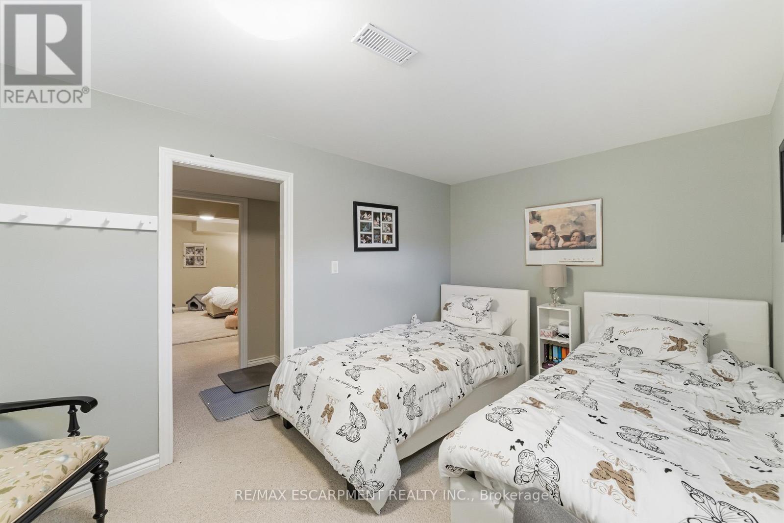 6 - 24 Kenyon Crescent, Grimsby, Ontario  L3M 5S4 - Photo 26 - X12966692