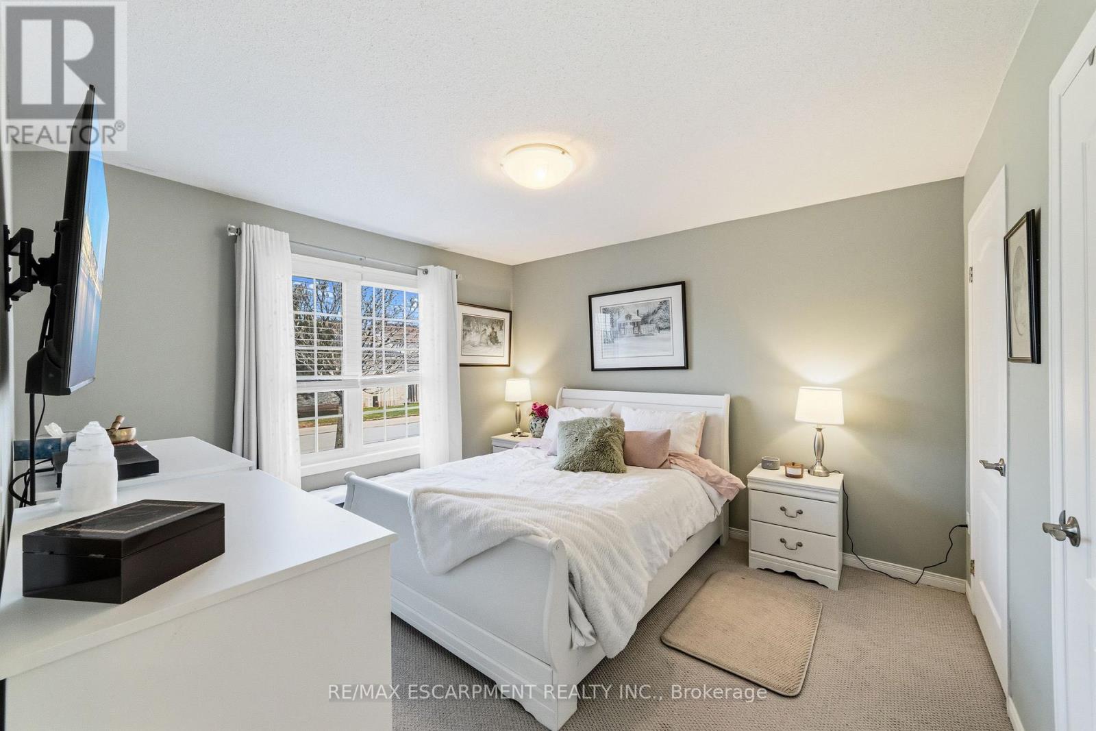 6 - 24 Kenyon Crescent, Grimsby, Ontario  L3M 5S4 - Photo 8 - X12966692