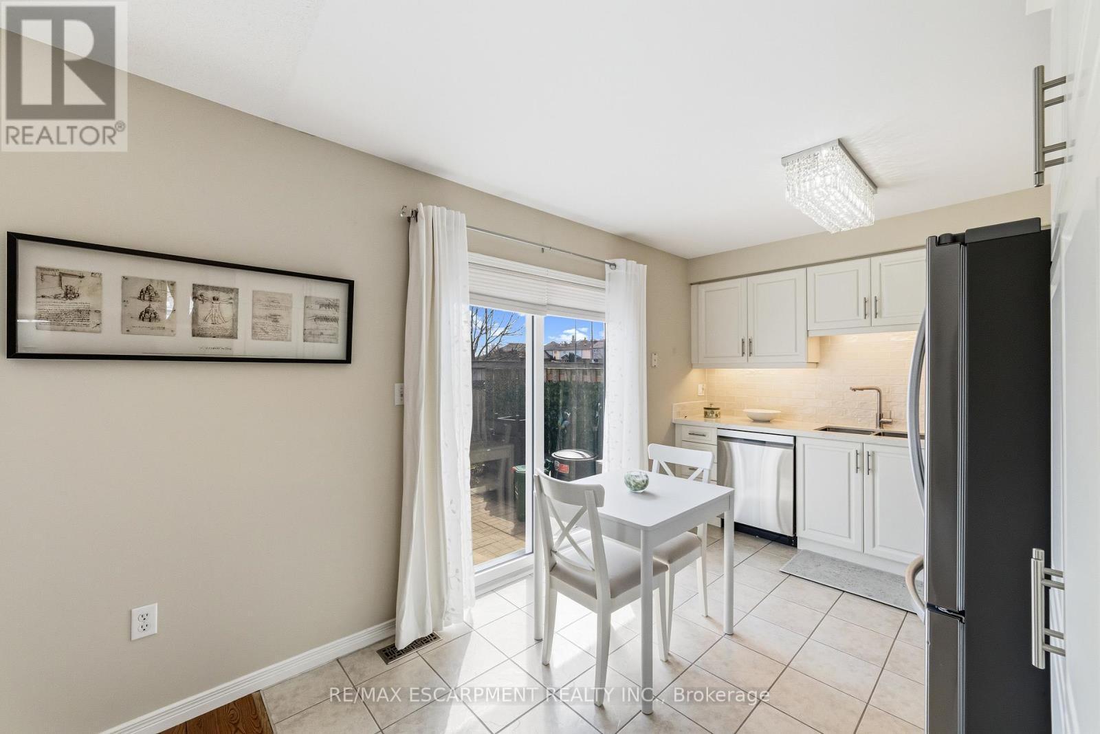 6 - 24 Kenyon Crescent, Grimsby, Ontario  L3M 5S4 - Photo 13 - X12966692