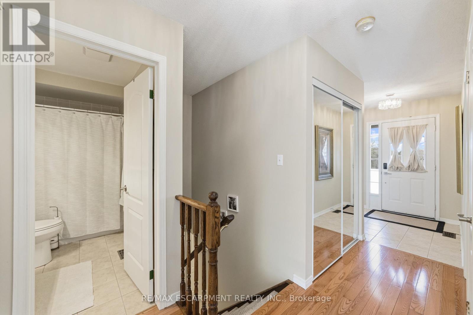 6 - 24 Kenyon Crescent, Grimsby, Ontario  L3M 5S4 - Photo 4 - X12966692