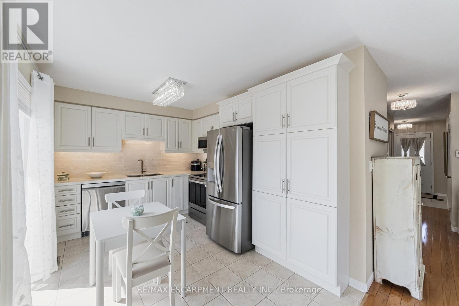 6 - 24 Kenyon Crescent, Grimsby, Ontario  L3M 5S4 - Photo 14 - X12966692