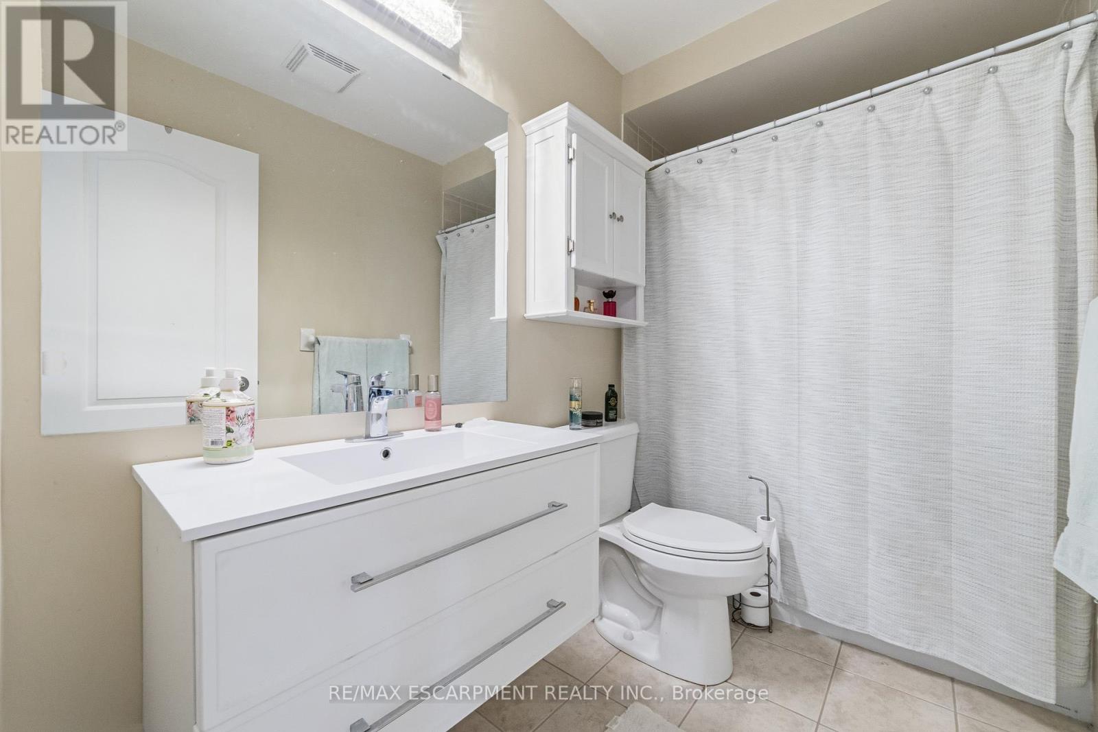 6 - 24 Kenyon Crescent, Grimsby, Ontario  L3M 5S4 - Photo 5 - X12966692