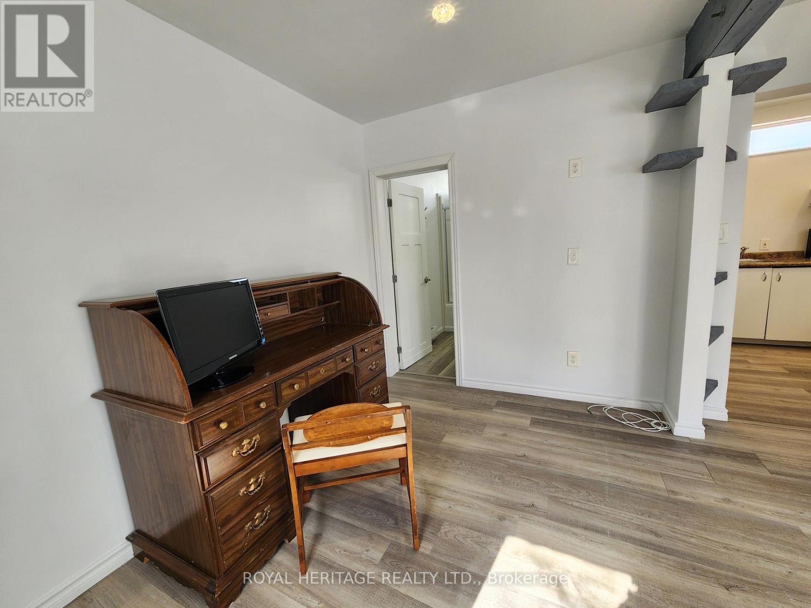 203 Valencia Road, Oshawa, Ontario  L1J 1P2 - Photo 8 - E12929936