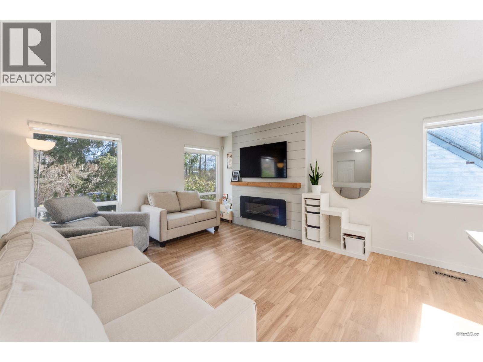 2978 Fleming Avenue, Coquitlam, British Columbia  V3C 4S3 - Photo 5 - R3108094