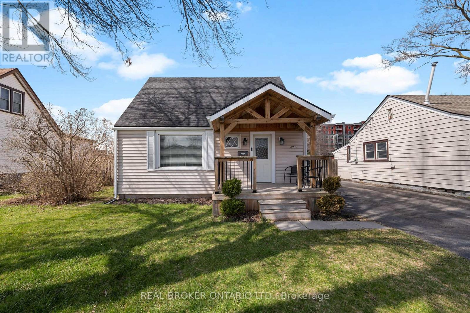 325 Crowland Avenue, Welland, Ontario  L3B 1X5 - Photo 1 - X12973230