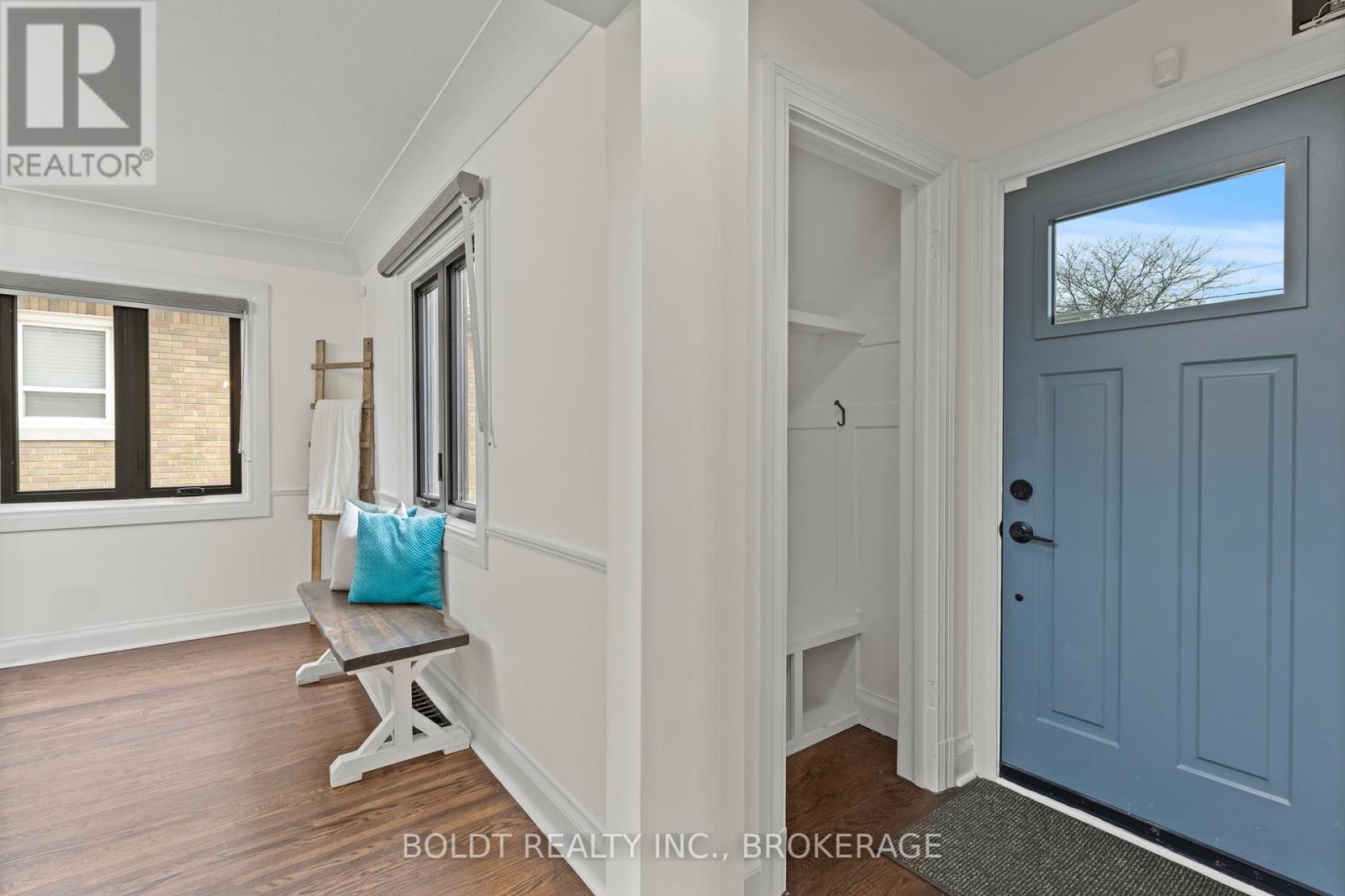 322 Queenston Street, St. Catharines, Ontario  L2P 2X7 - Photo 3 - X12973244