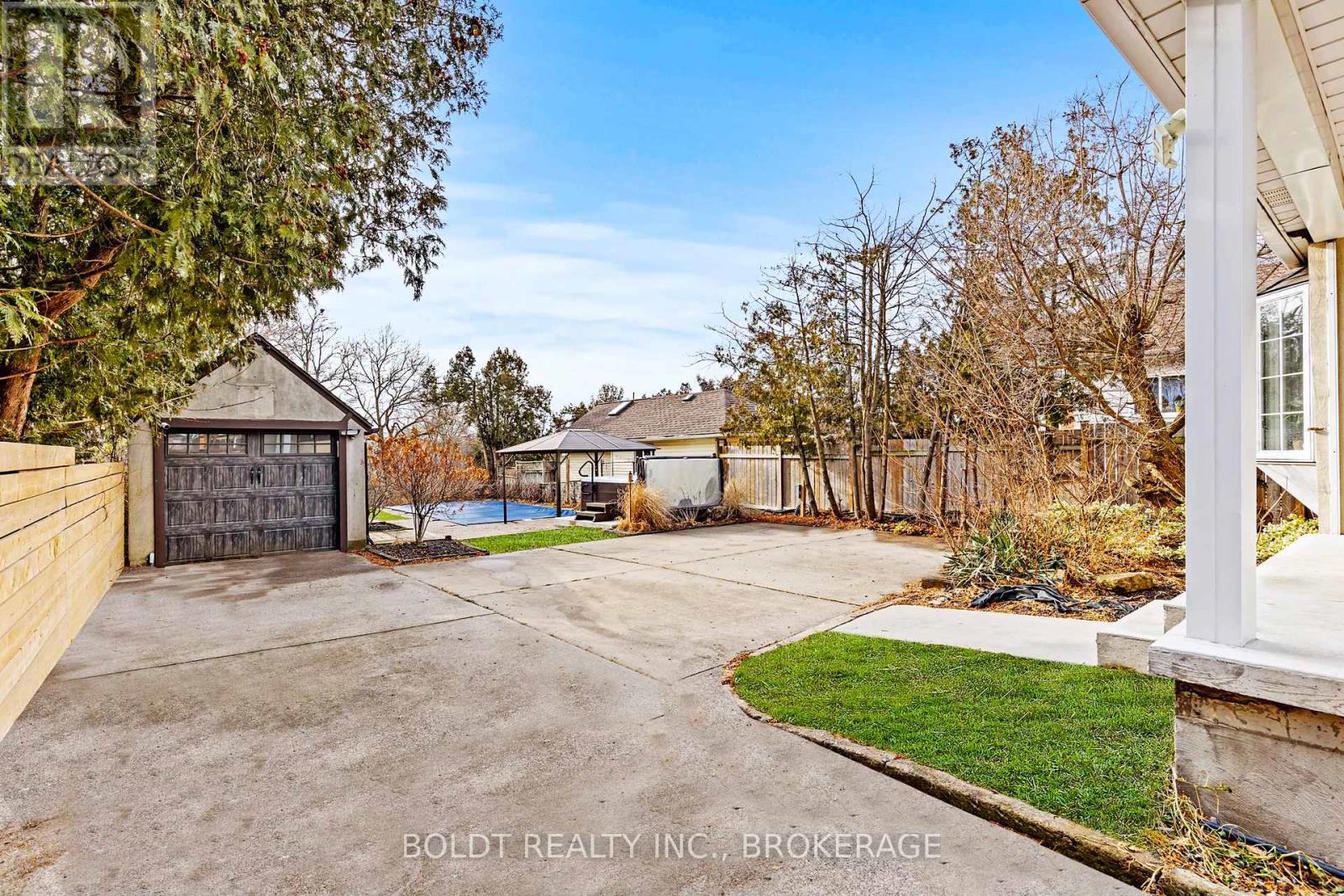 322 Queenston Street, St. Catharines, Ontario  L2P 2X7 - Photo 30 - X12973244