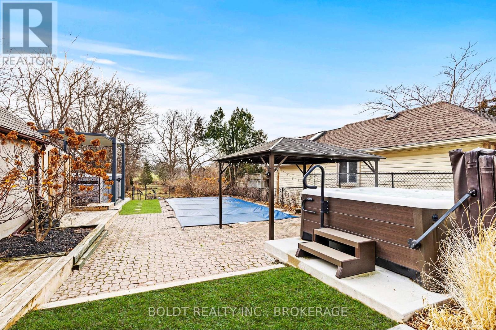 322 Queenston Street, St. Catharines, Ontario  L2P 2X7 - Photo 32 - X12973244