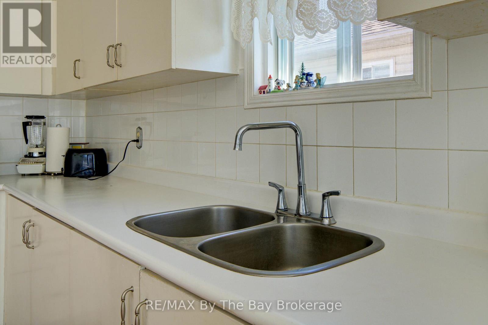 16 Glen Eton Road, Wasaga Beach, Ontario  L9Z 1E6 - Photo 14 - S12973296