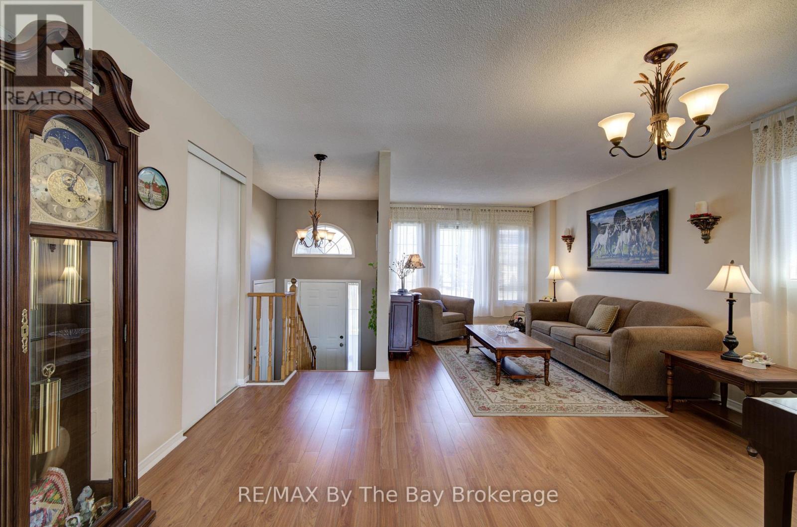 16 Glen Eton Road, Wasaga Beach, Ontario  L9Z 1E6 - Photo 18 - S12973296