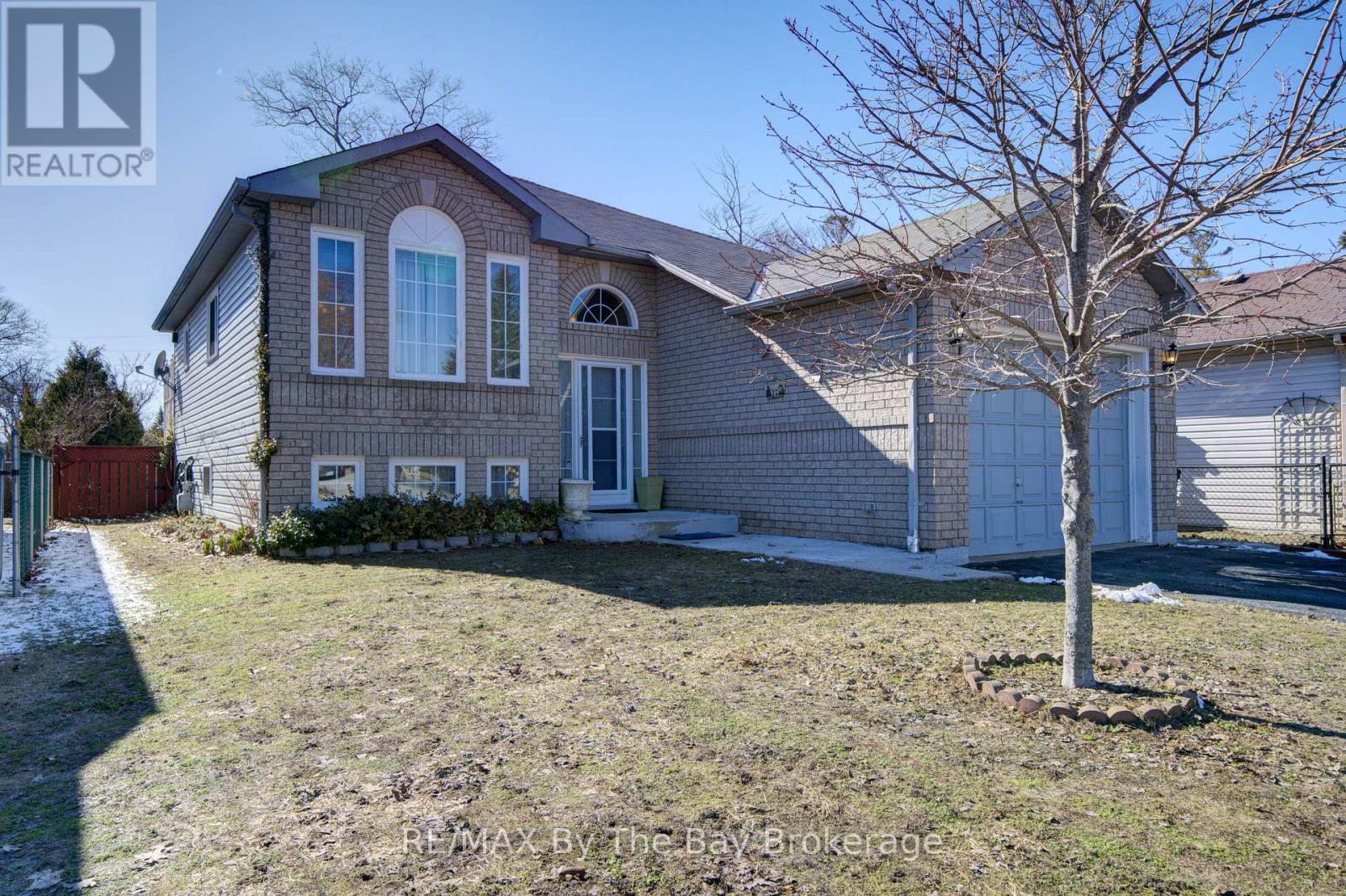 16 Glen Eton Road, Wasaga Beach, Ontario  L9Z 1E6 - Photo 2 - S12973296