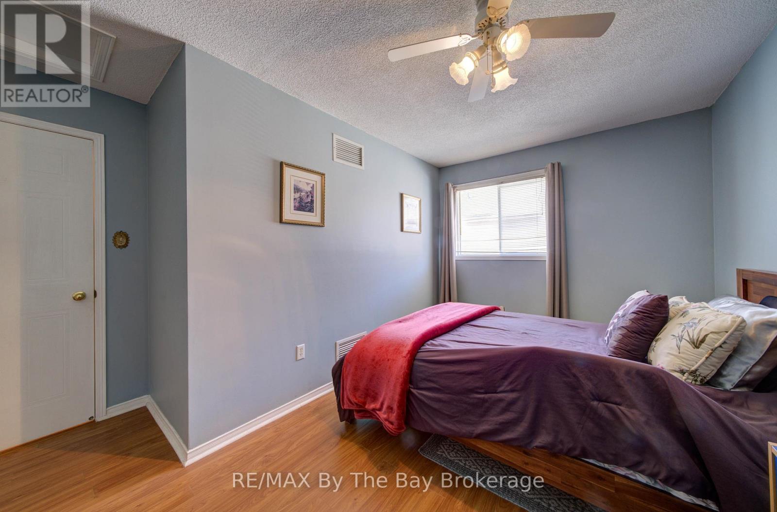 16 Glen Eton Road, Wasaga Beach, Ontario  L9Z 1E6 - Photo 20 - S12973296