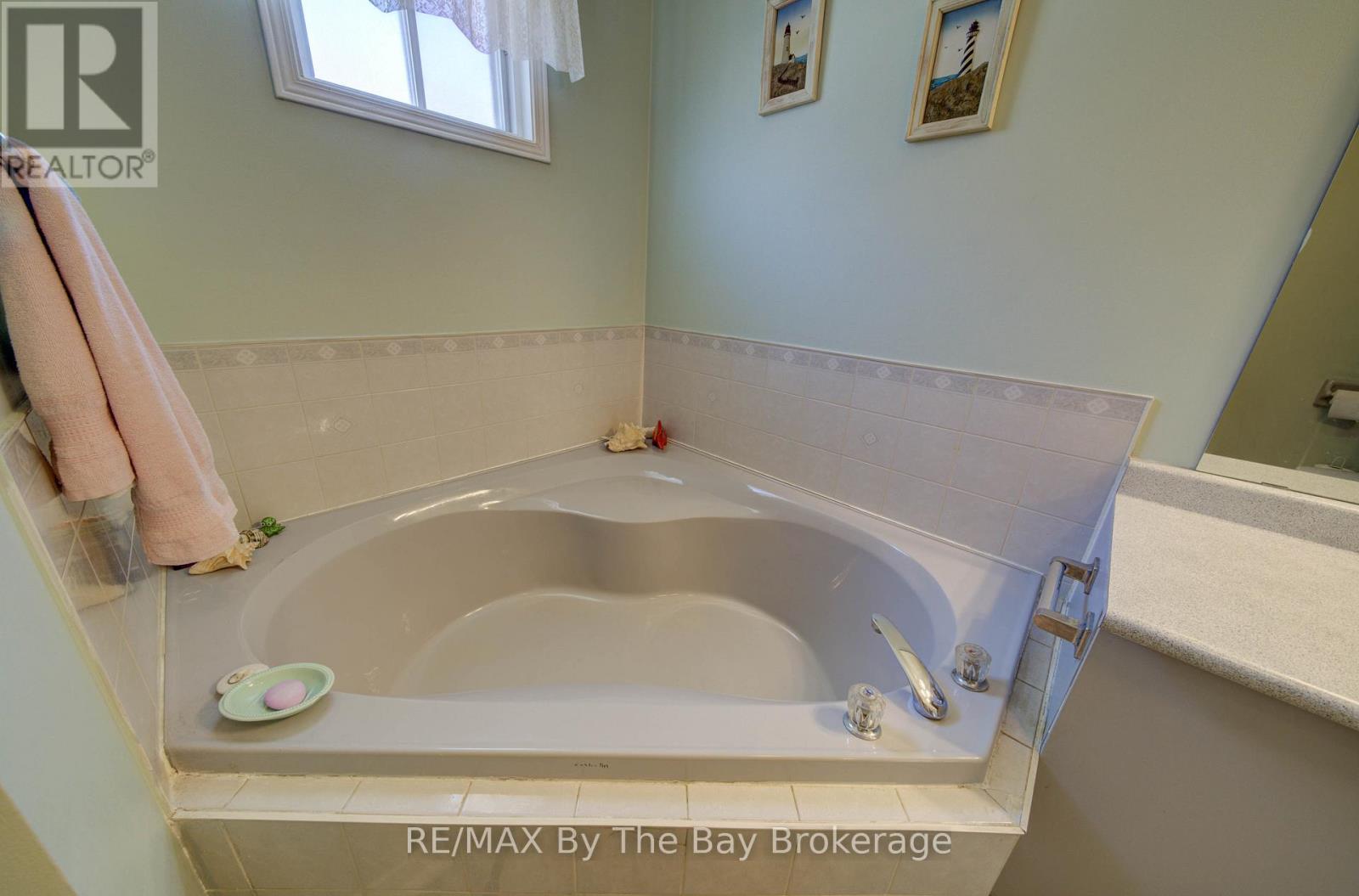 16 Glen Eton Road, Wasaga Beach, Ontario  L9Z 1E6 - Photo 22 - S12973296
