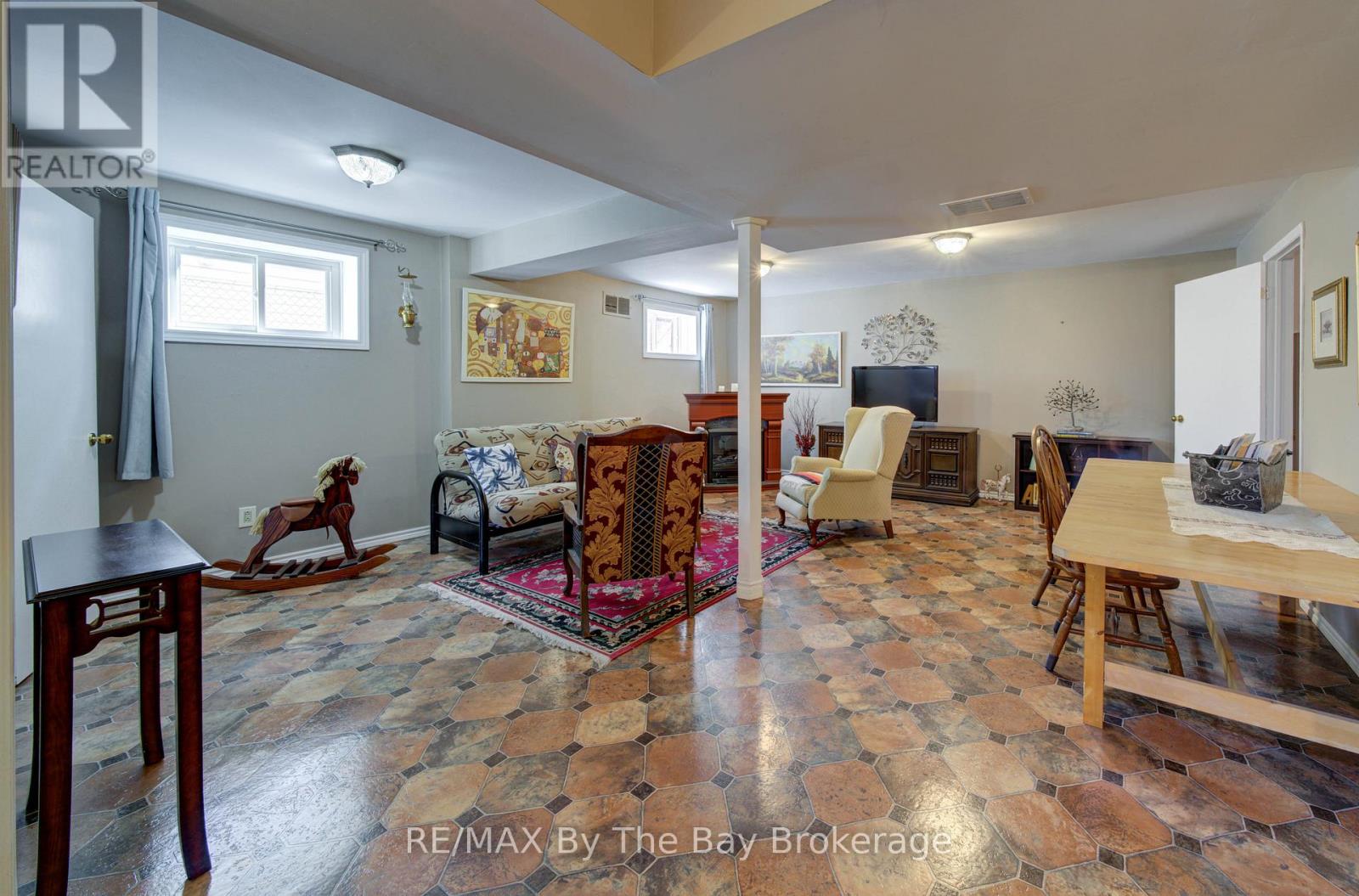 16 Glen Eton Road, Wasaga Beach, Ontario  L9Z 1E6 - Photo 26 - S12973296