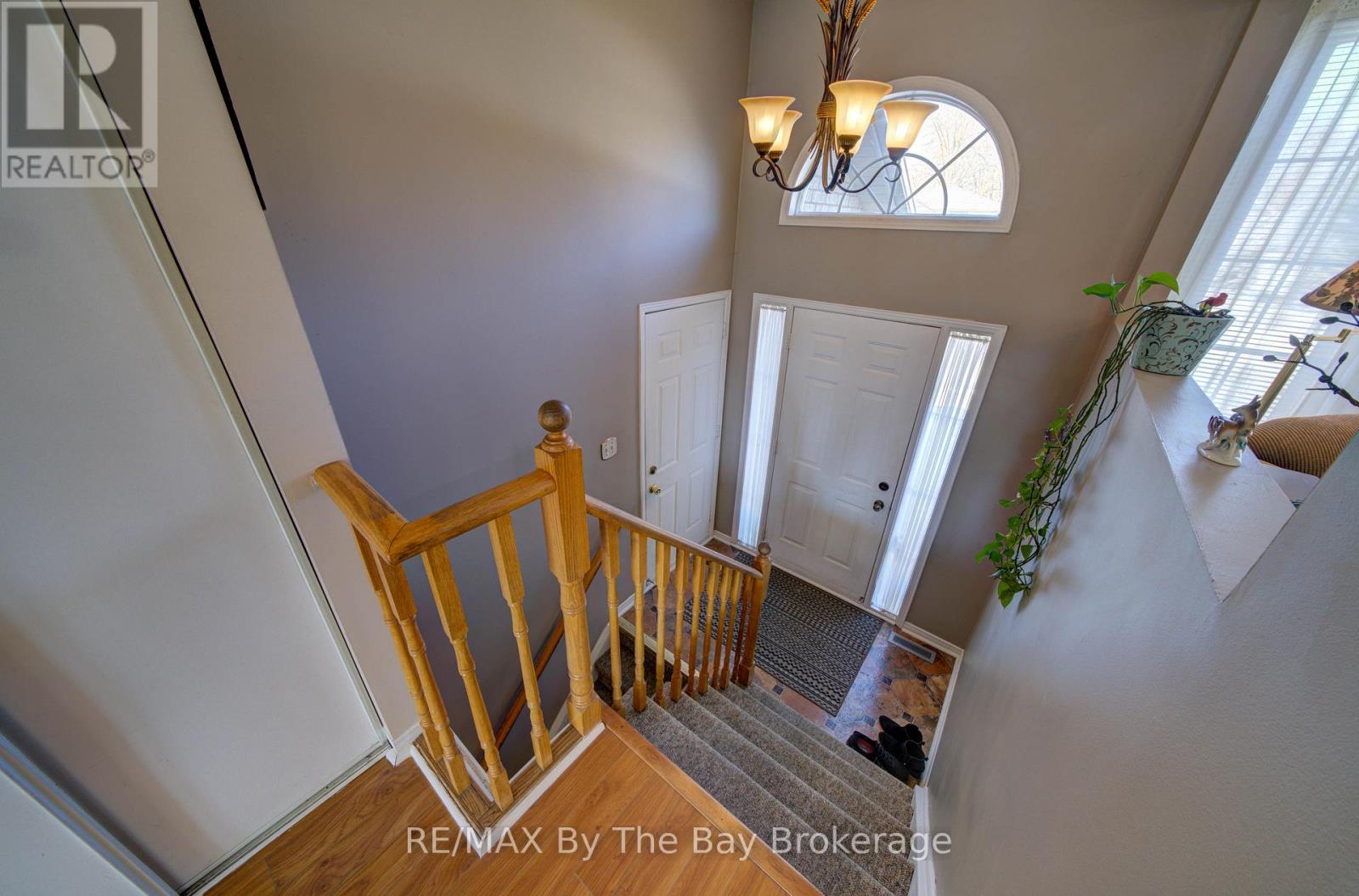 16 Glen Eton Road, Wasaga Beach, Ontario  L9Z 1E6 - Photo 5 - S12973296