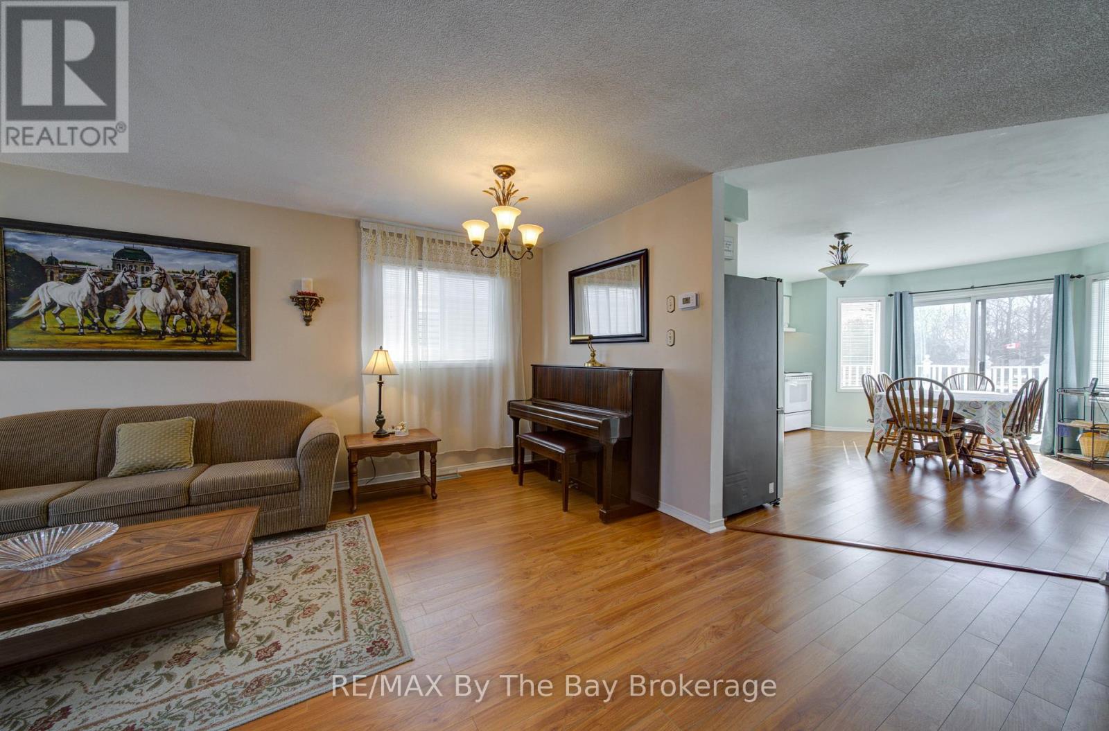 16 Glen Eton Road, Wasaga Beach, Ontario  L9Z 1E6 - Photo 6 - S12973296