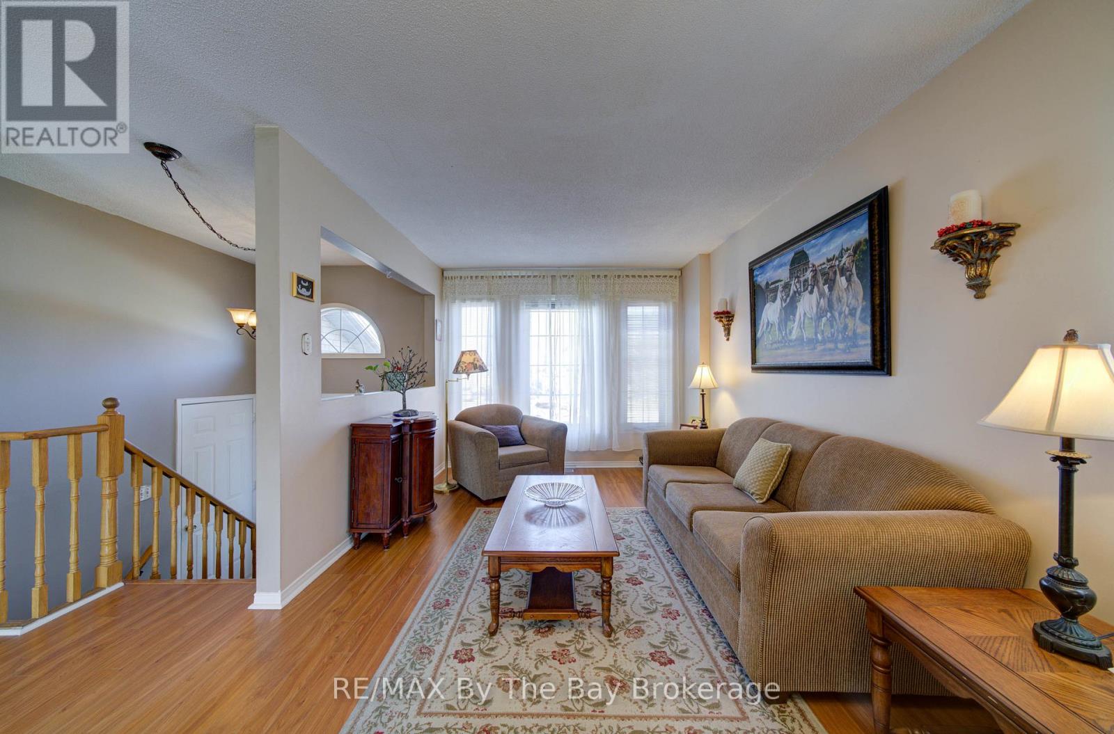 16 Glen Eton Road, Wasaga Beach, Ontario  L9Z 1E6 - Photo 8 - S12973296