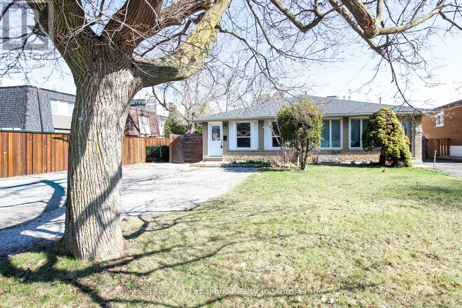 881 LAWRENCE ROAD, Hamilton, Ontario
