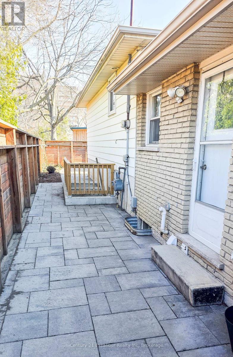 881 Lawrence Road, Hamilton (Glenview), Ontario  L8K 2A4 - Photo 13 - X12973214