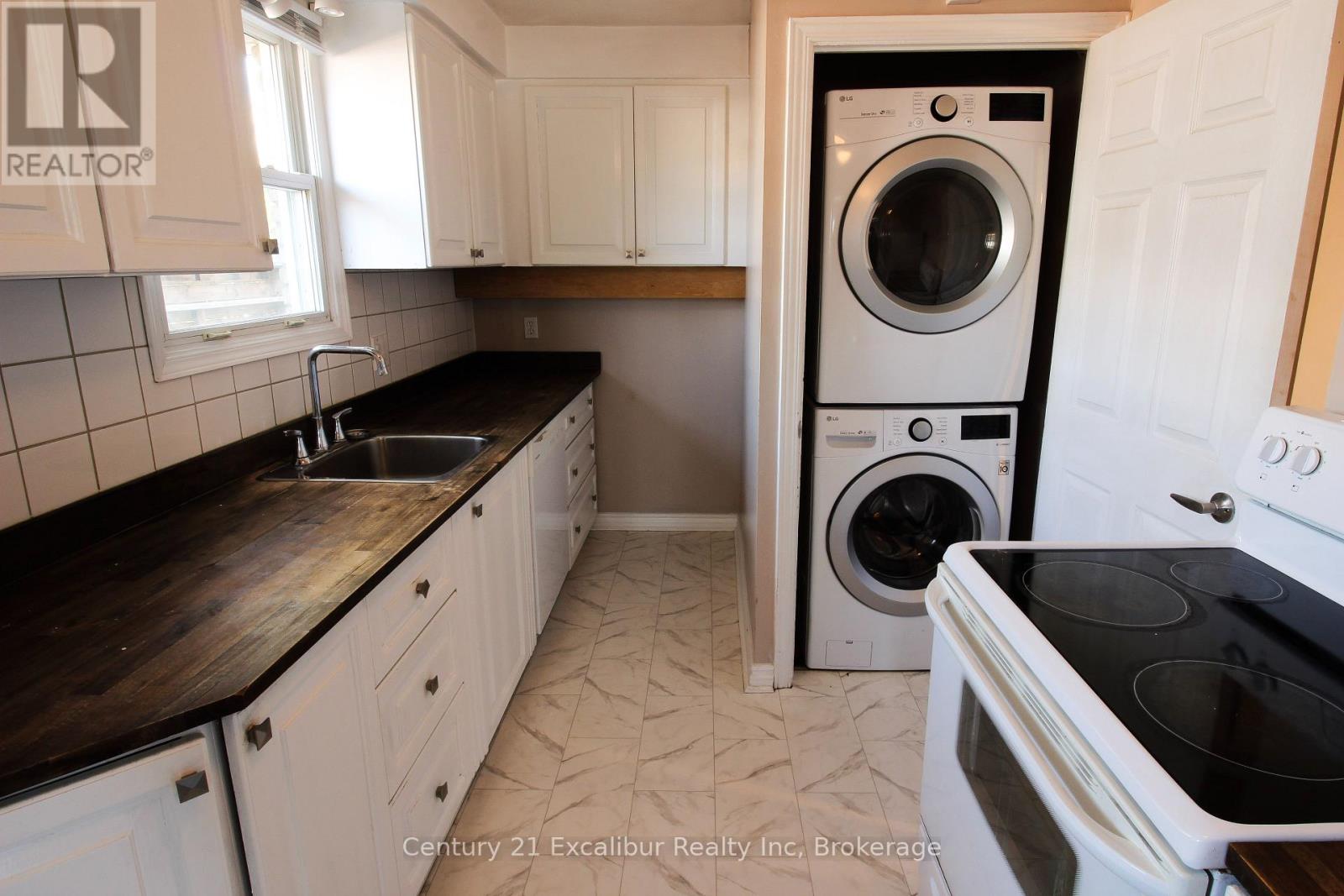 881 Lawrence Road, Hamilton (Glenview), Ontario  L8K 2A4 - Photo 6 - X12973214