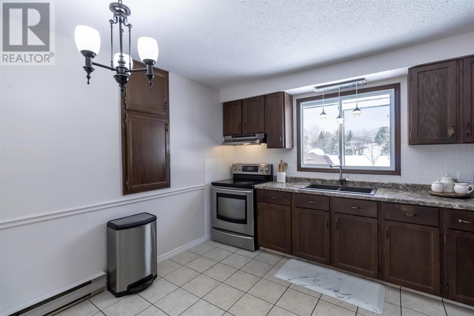 36 Amber St, Sault Ste. Marie, Ontario  P6A 5G1 - Photo 10 - SM260589