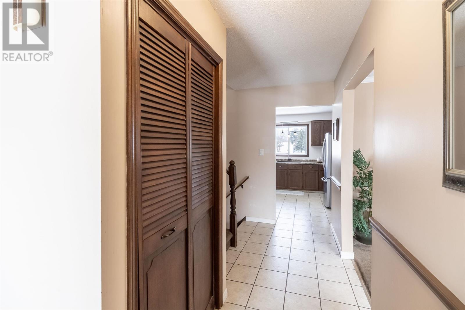 36 Amber St, Sault Ste. Marie, Ontario  P6A 5G1 - Photo 3 - SM260589