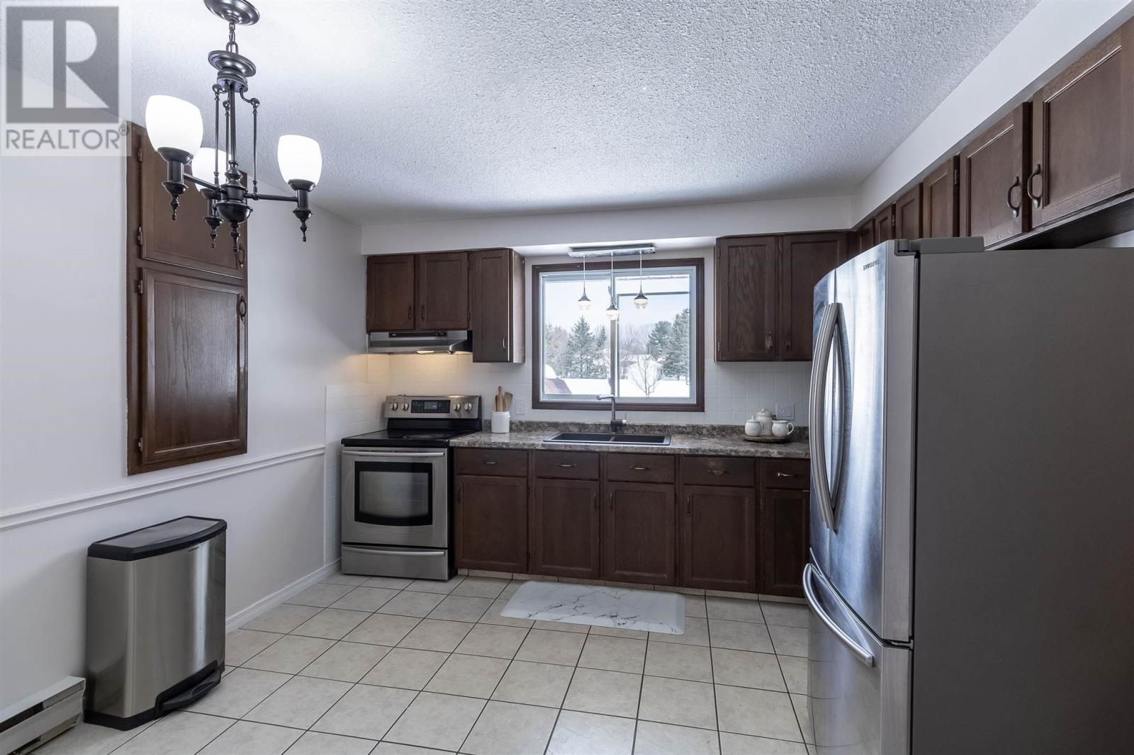 36 Amber St, Sault Ste. Marie, Ontario  P6A 5G1 - Photo 8 - SM260589