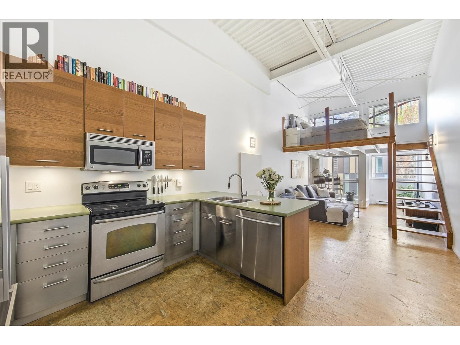 C6 238 E 10th Avenue, Vancouver, British Columbia  V5T 1Z5 - Photo 2 - R3108717