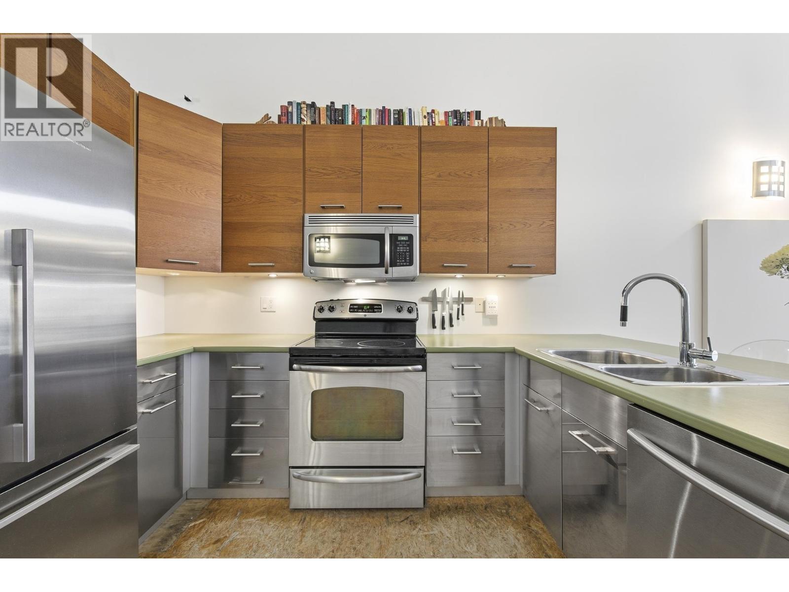 C6 238 E 10th Avenue, Vancouver, British Columbia  V5T 1Z5 - Photo 3 - R3108717