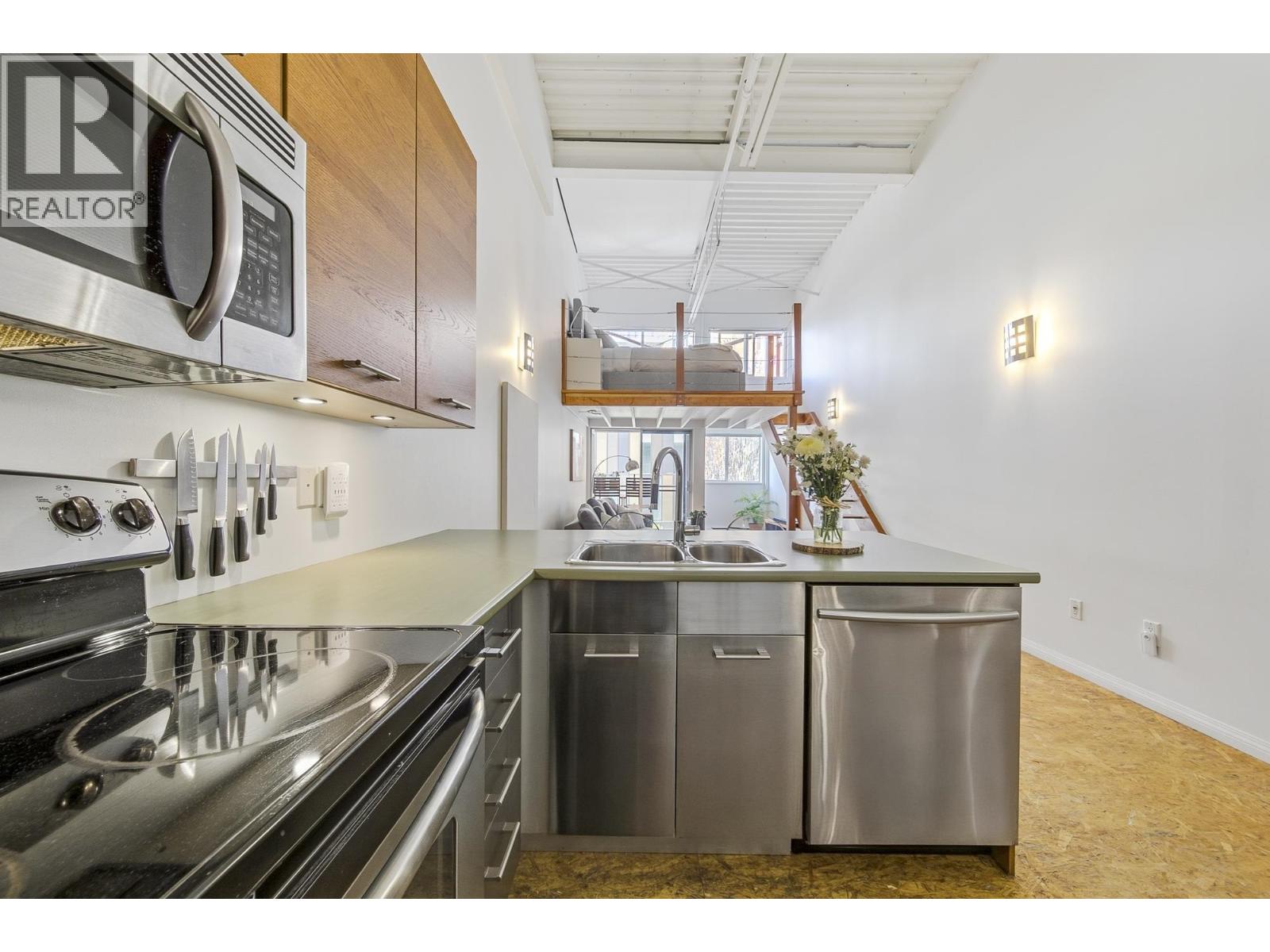 C6 238 E 10th Avenue, Vancouver, British Columbia  V5T 1Z5 - Photo 4 - R3108717