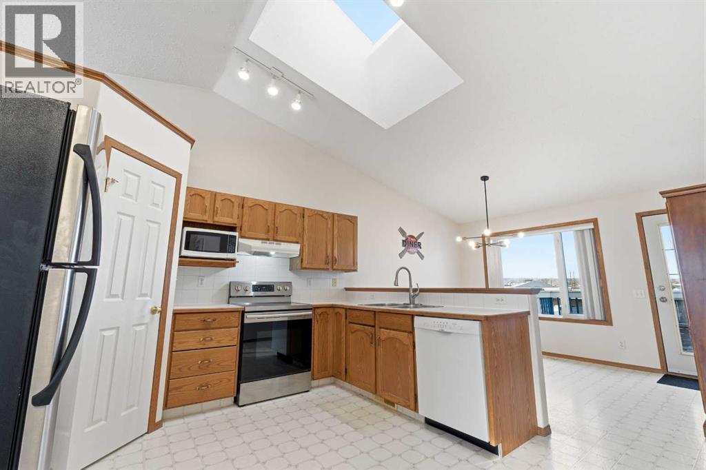 15 Wellwood Drive, Whitecourt, Alberta  T7S 1T8 - Photo 5 - A2291653