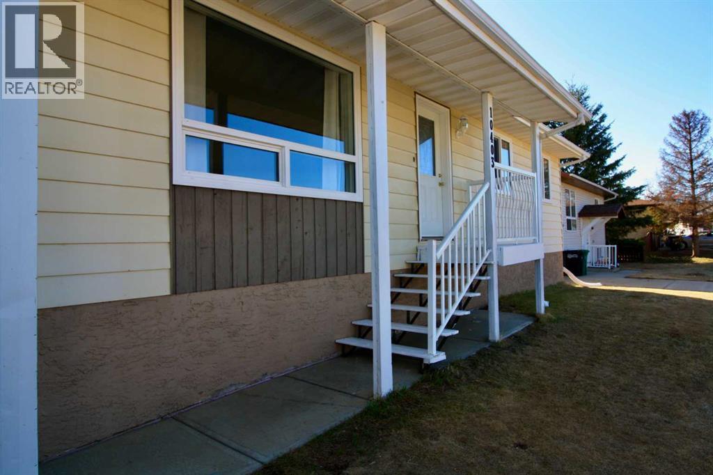 10403 106 Avenue, High Level, Alberta  T0H 1Z0 - Photo 1 - A2296855