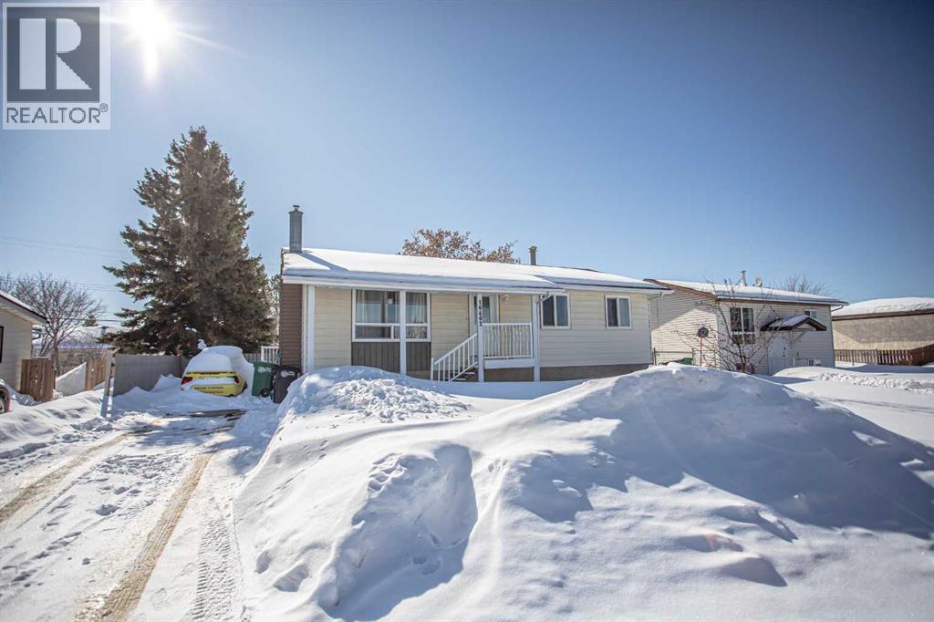 10403 106 Avenue, High Level, Alberta  T0H 1Z0 - Photo 2 - A2296855