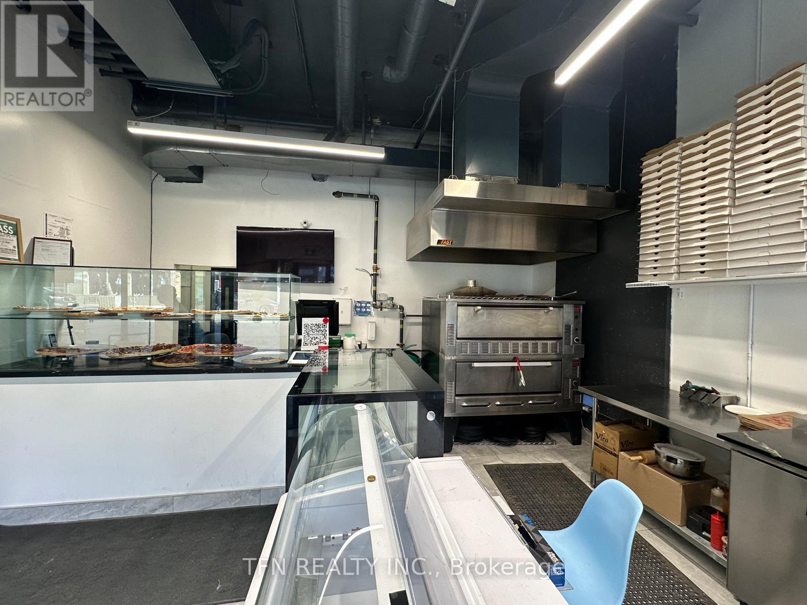 903 QUEEN STREET E, Toronto, Ontario