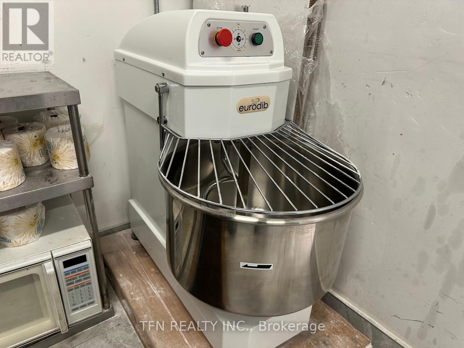 903 Queen Street E, Toronto, Ontario  M4M 1J4 - Photo 5 - E12973272