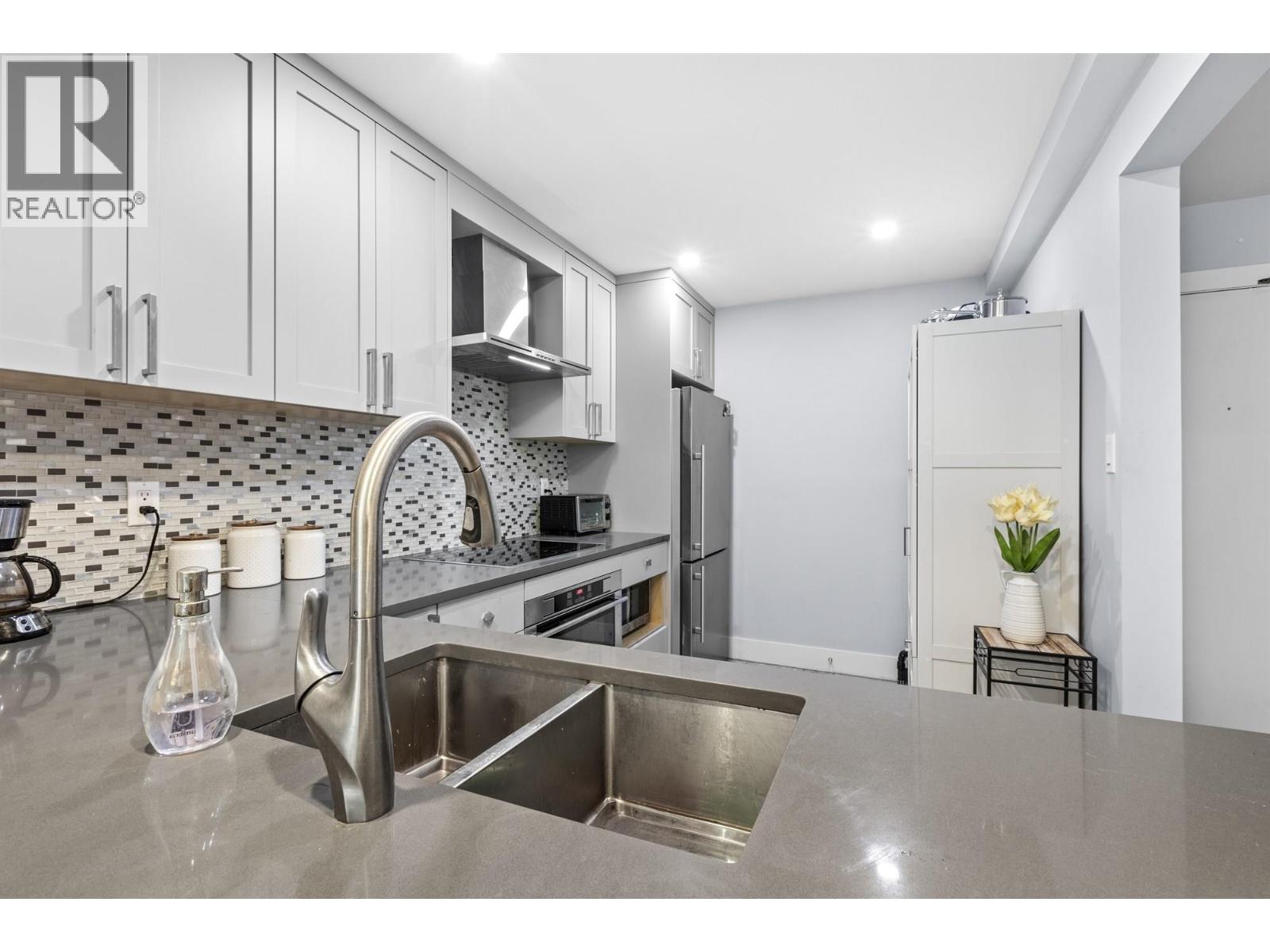 302 6055 Nelson Avenue, Burnaby, British Columbia  V5H 4L4 - Photo 8 - R3104953