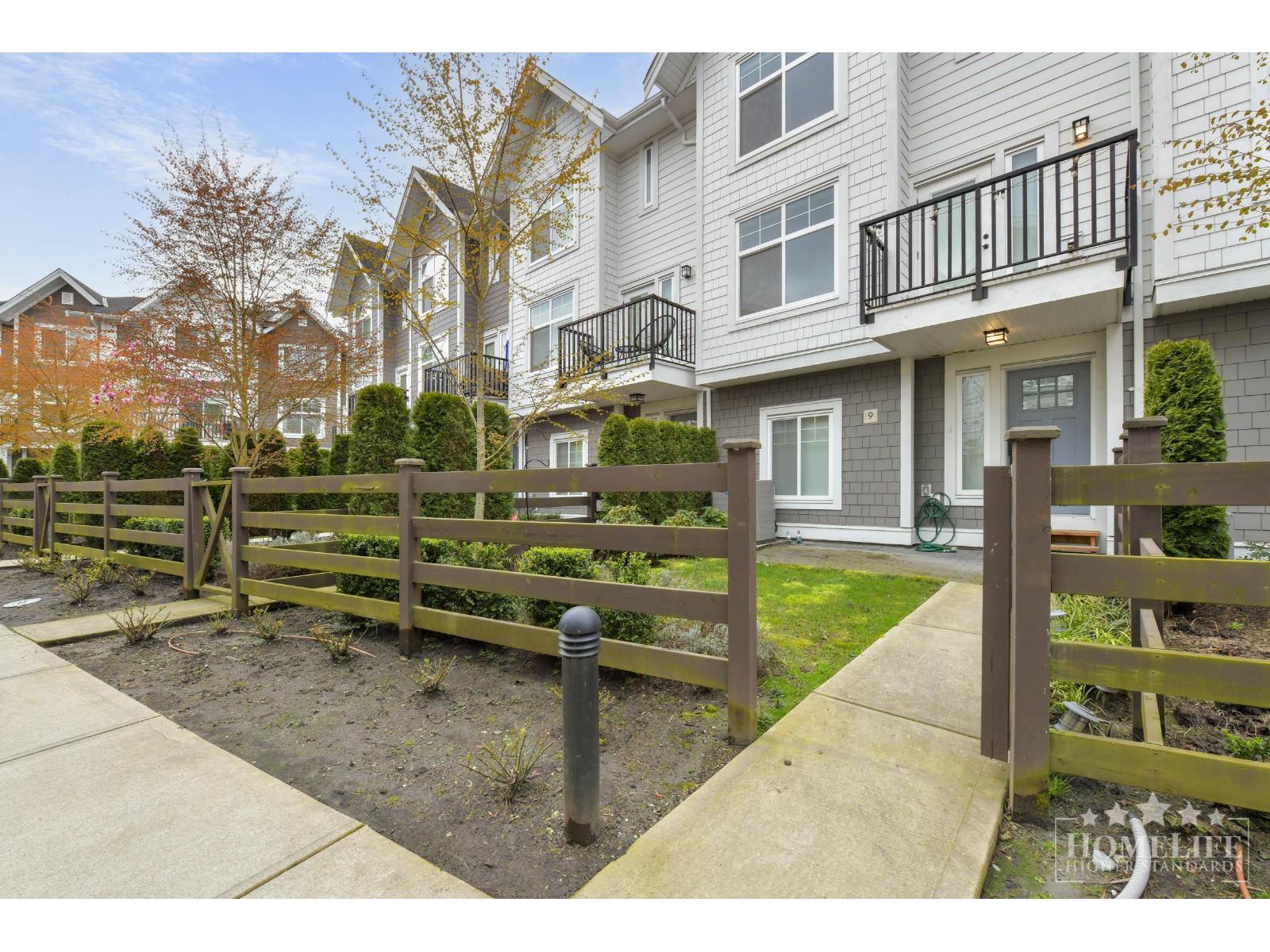 9 145641 Winter Crescent, Surrey, British Columbia  V4P 0G5 - Photo 2 - R3108610