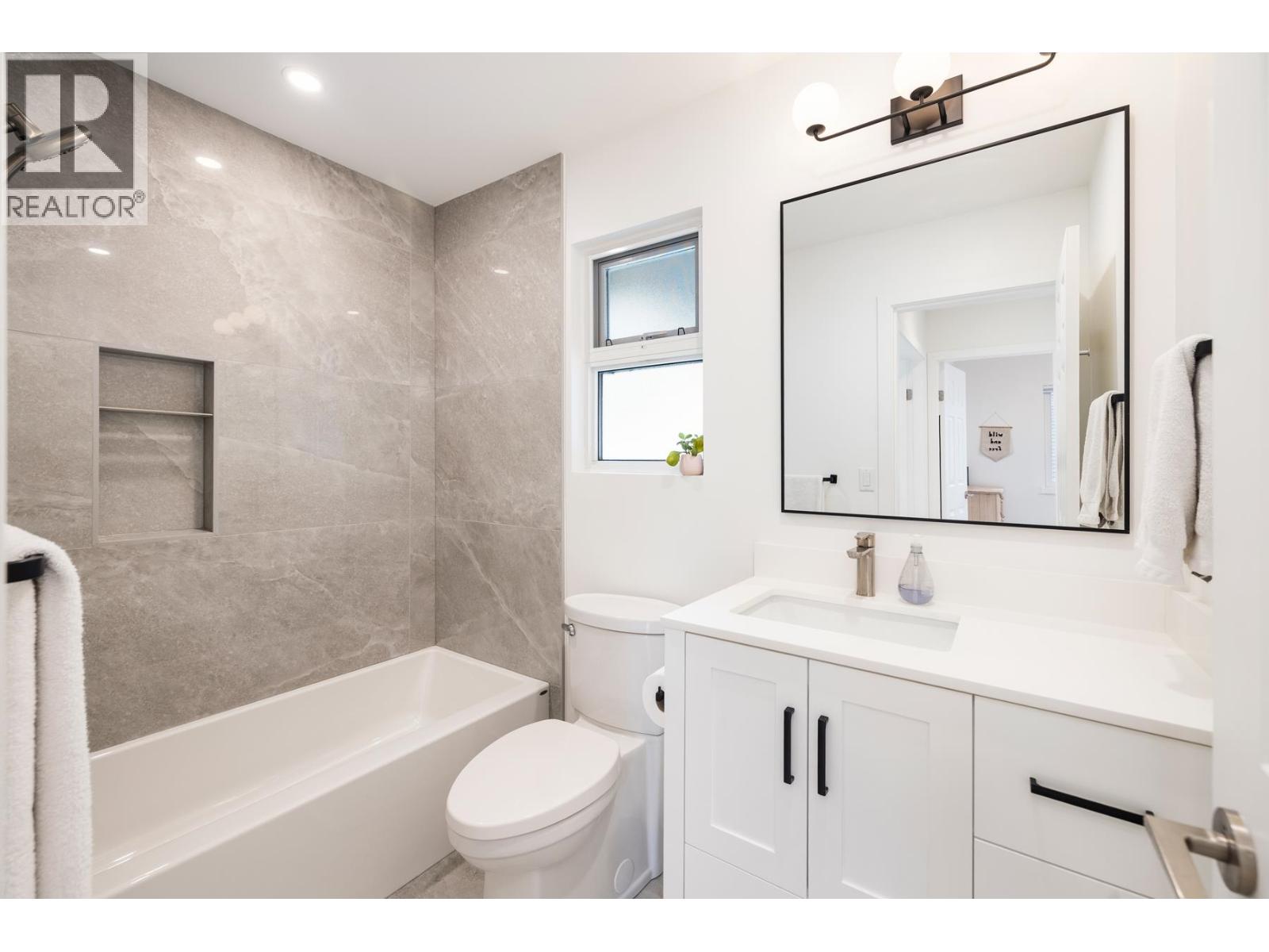 3985 Frames Place, North Vancouver, British Columbia  V7G 2M5 - Photo 12 - R3108668