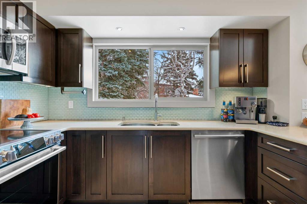 3370 Oakwood Drive SW, Calgary, Alberta  T2V 4K6 - Photo 11 - A2297923